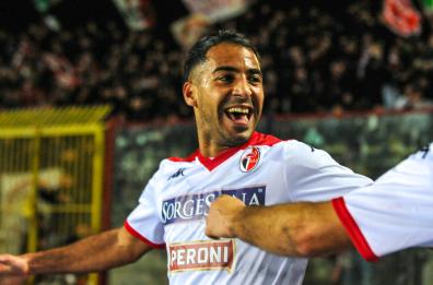 Hamlili sciarpa al collo: «Bari, vinci anche per me»