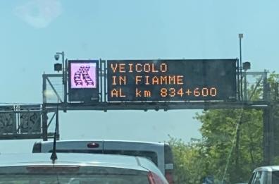Coda chilometrica sulla Ss16: auto bloccate per un incidente all'uscita dopo Cozze: macchina in fiamme