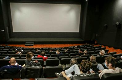 Buio in sala che emozione tornare al cinema