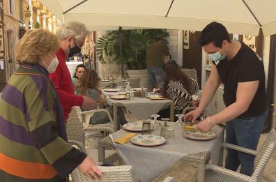 I ristoranti tornano pieni ma il personale è già scappato