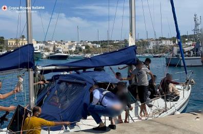 Leuca,  rintracciati e  soccorsi cinquanta migranti