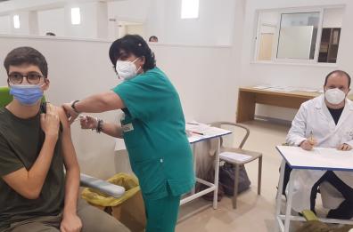 Maturandi felici e contenti di essere vaccinati