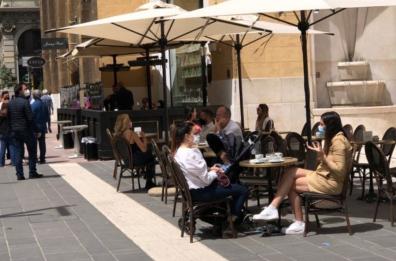 Coronavirus, in Italia via libera alle tavolate, al chiuso fino a un massimo di 6 persone