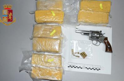 Trepuzzi, la polizia arresta Raffaele Capoccia aveva  4 chili di eroina e una  pistola rubata ai Carabinieri