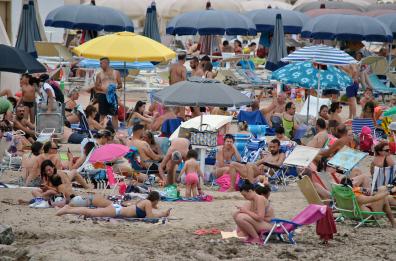 Il caldo non dà tregua alla Puglia: tutti al mare sotto la canicola