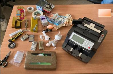 Bari, nell'appartamento 1,3 chili di cocaina: preso