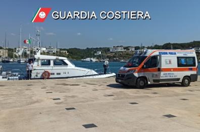 Leuca, il pescatore sta male: salvato dalla Guardia costiera