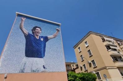 Foggia, presentato murales dedicato a Paolo Rossi, con la maglia della nazionale