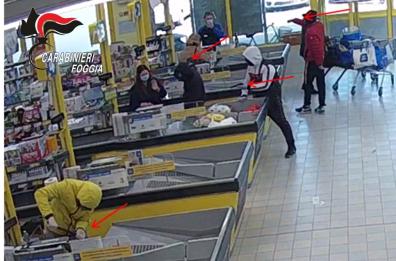 San Severo, assalto all'Eurospin: presa la baby gang