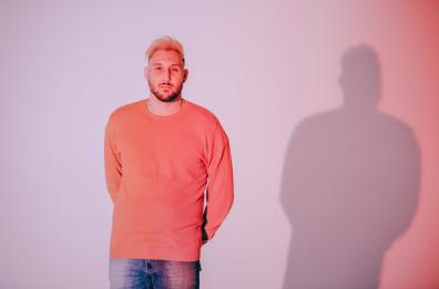 «Friend Zone»: l'eterna lotta tra apparenza e sostanza nel nuovo singolo del barese Daniele Lanave