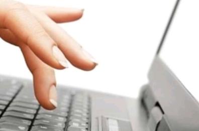 Bari, pubblicò online il video del marito che la tradiva: i due amanti parti civili