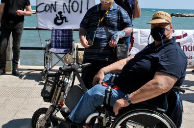 Bari, protesta dei diversamente abili sul lungomare