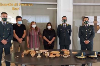 Gravina, in casa antichi reperti archeologici: sequestrati 