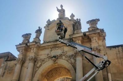 Lecce, sopralluogo alla statua di Sant'Oronzo in vista del restauro