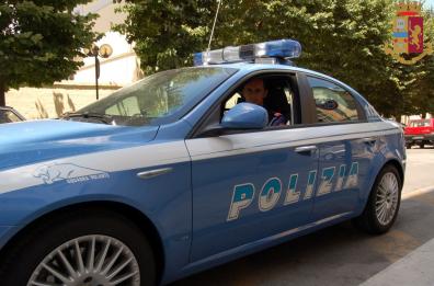 Matera, aggredisce e rapina la compagna: arrestato e allontanato