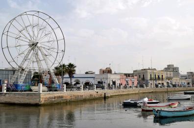 Estate, la ruota panoramica sbarca a Santo Spirito
