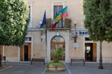 Castelluccio dei Sauri, sindaco chiude locali all'1 per schiamazzi, poi revoca ordinanza