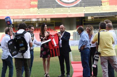 Allo Zaccheria si festeggiano i 101 anni del Foggia calcio: c'è anche Manuela Arcuri 