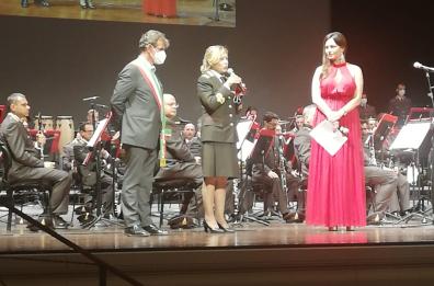 Bari, al Petruzzelli il concerto in onore dei Vigili del Fuoco alla presenza di Laura Lega