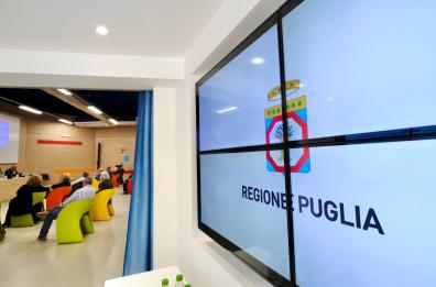 Puglia, ecco il collegio degli esperti: per Emiliano anche Banfi, Carrisi e Arbore