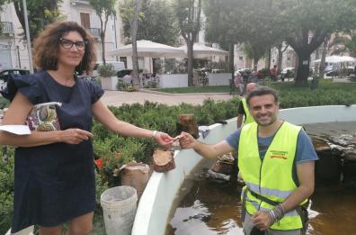 Barletta, il fondo cassa della III H donato all'Ambulatorio popolare