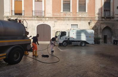 Barletta, la zona della Cattedrale tirata a lucido dalla Barsa