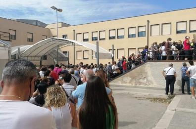 Vaccini,  ancora disagi negli hub del Barese
