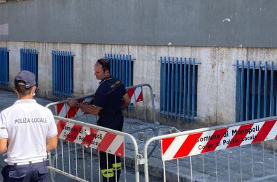 Monopoli, cadono calcinacci dall'edificio delle Ancelle del Santuario