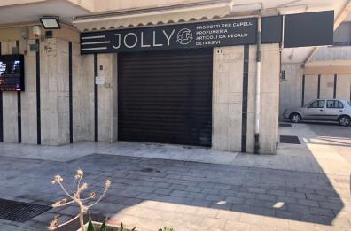 Foggia, attentato incendiario contro gioielleria