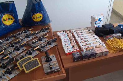 Monopoli, centri commerciali saccheggiati: tre persone denunciate