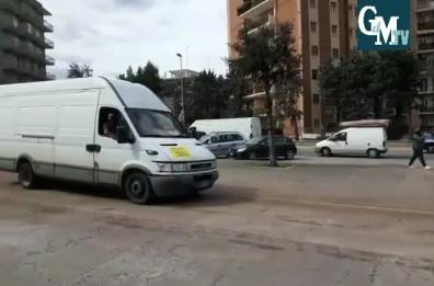 Bari, piazzale Lorusso e il corteo di mercatali: «Restrizioni paralizzano il settore»