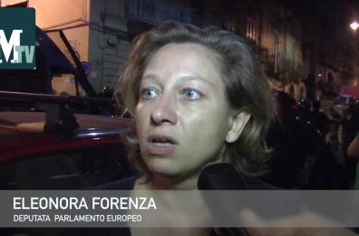 Razzismo, mazze e cinghie in scontri corteo: ferita eurodeputata