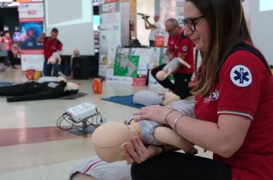 Molfetta, consegnati 7 defibrillatori nella zona industriale