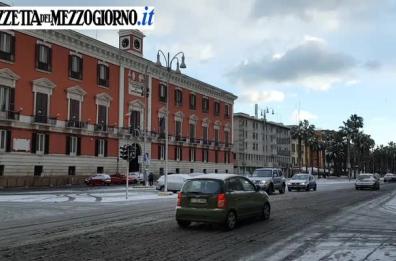 Ghiaccio e neve a Bari, non accadeva da anni