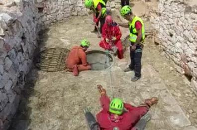 Monopoli, recuperata la speleologa infortunata nella grotta, i soccorsi erano in azione da ieri sera