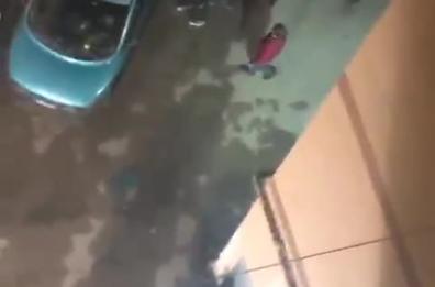 Brindisi, violenta lite tra due donne e in 10 tentano di mettere pace: il video diventa virale