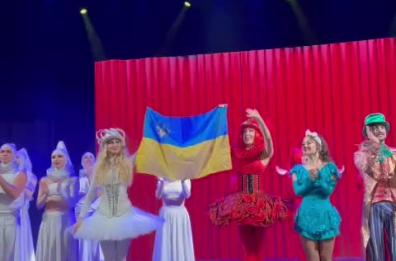 «Alice» a Lecce: emozioni e bandiera dell'Ucraina.  VIDEO