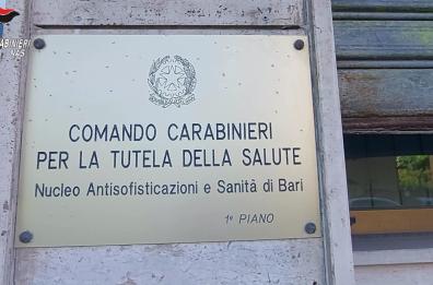 Modugno, per 2 anni ha rubato farmaci ogni giorno per rivenderli: arrestato dipendente di deposito/ VIDEO
