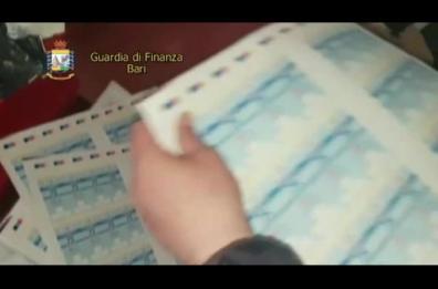 La centrale del falso dell'edicolante a Bari: 16mila biglietti del bus