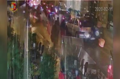 Barletta, sfondano vetrina gioielleria in pieno centro e tra la folla: preso rapinatore grazie a Dna
