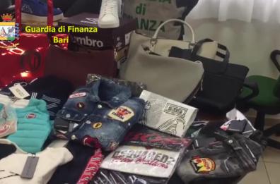Molfetta, vendeva in casa abbigliamento «tarocco»: fermato falsario