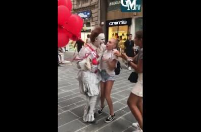 Pennywise in giro per Bari: il video 