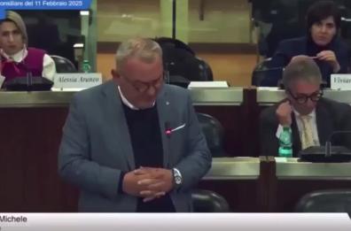«Mai chiesto un rimborso nonostante i benefici della politica, mai!», l'intervento del consigliere regionale lucano Casino è virale
