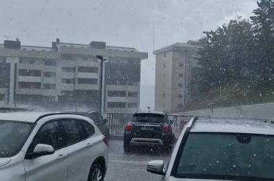 Maltempo in Basilicata, Potenza colpita da una forte grandinata. A Matera strade come fiumi. Esonda il Basento