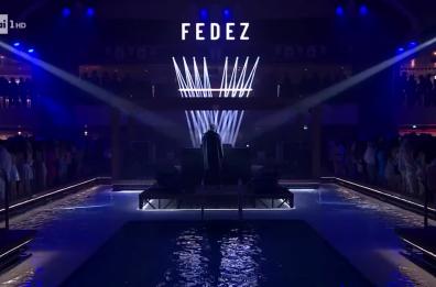 Sanremo 2023, Fedez contro tutti: «Ciao Codacons guarda come mi diverto»