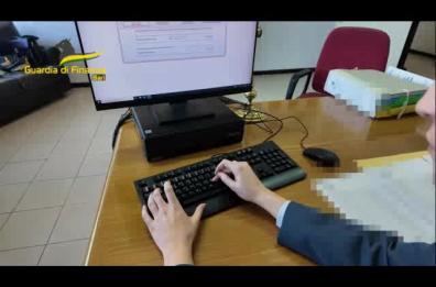 Truffa con Garanzia Giovani e fatture false: tre indagati, perquisizioni a Bari, Lecce e Andria