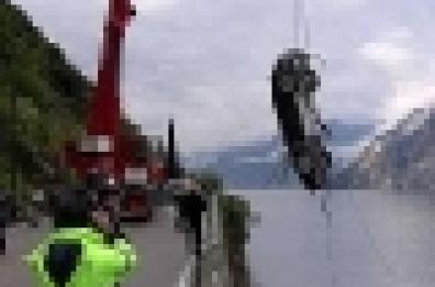 Garda - L'auto di 007 in corsa finisce nel lago, ma non è una fiction