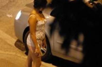 Foggia e la guerra alla lucciole
multe anche per abiti «osé»