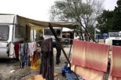 Rom sgomberano masseria
occupata abusivamente