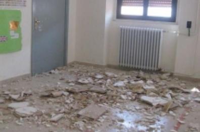 Solaio a rischio crollo
chiuso asilo a Taranto